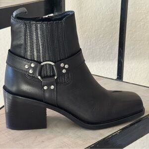 Steve Madden Woman’s Wells Ankle Boot- Black